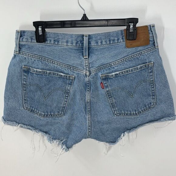 Levi’s 501 Shorts Women’s Size 32 Denim Original Short in Ojai Light Stone Wash - Picture 13 of 14